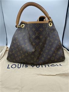 Experience the enchanting beauty of the Louis Vuitton Artsy MM